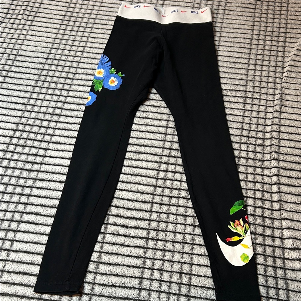 Junior’s Nike Tropic Activewear Set (XS/S) - Picture 6 of 13